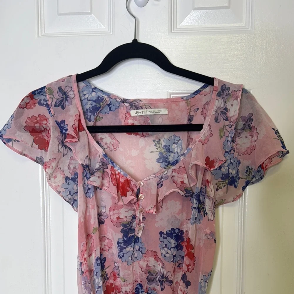 Zara Ruffled Flutter Sleeve Blouse in Pink and Blue - Picture 3 of 7